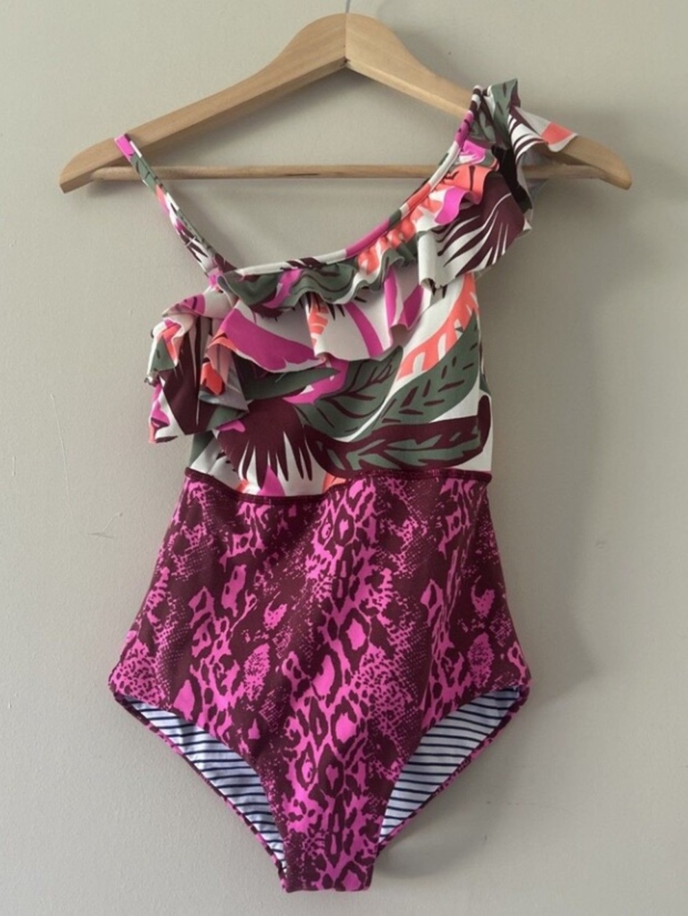 Majji Girls Reversible Bathing-suit Mix Print Ruffle Shoulder Size 6* See measur